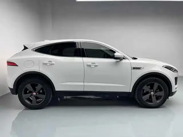 Jaguar E-PACE — фото 2