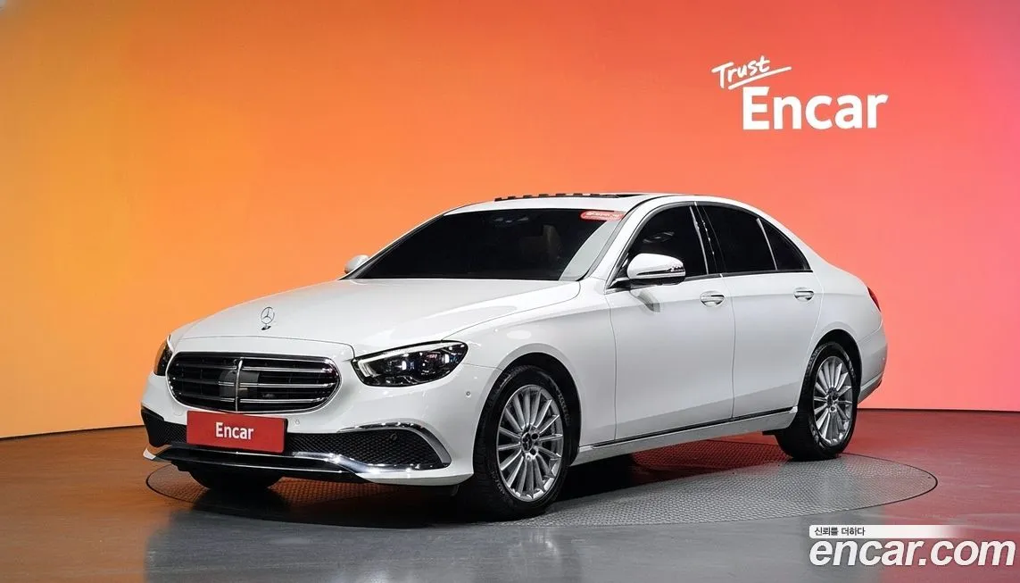 Mercedes-Benz E-Class — фото 1