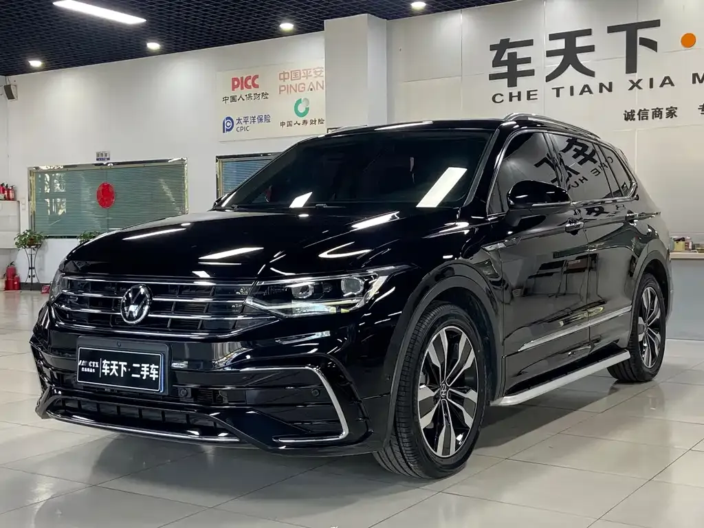 Volkswagen Tiguan L — фото 1