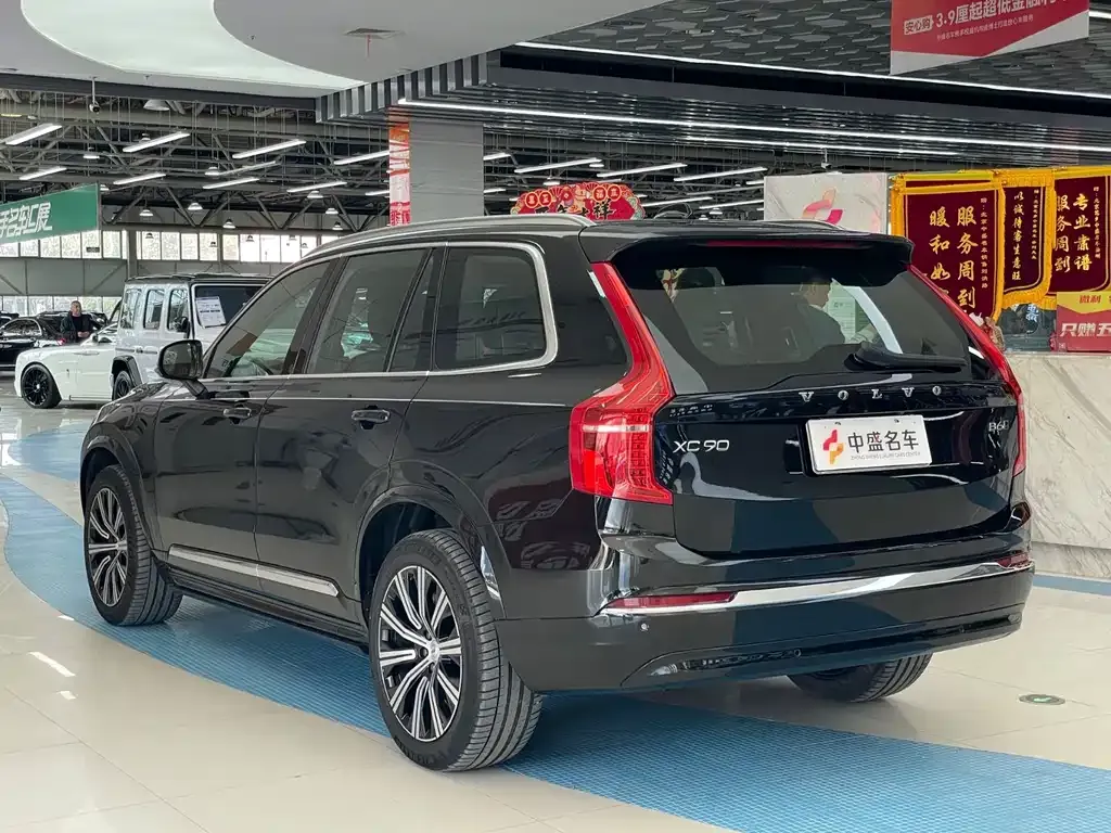 Volvo XC90 — фото 8