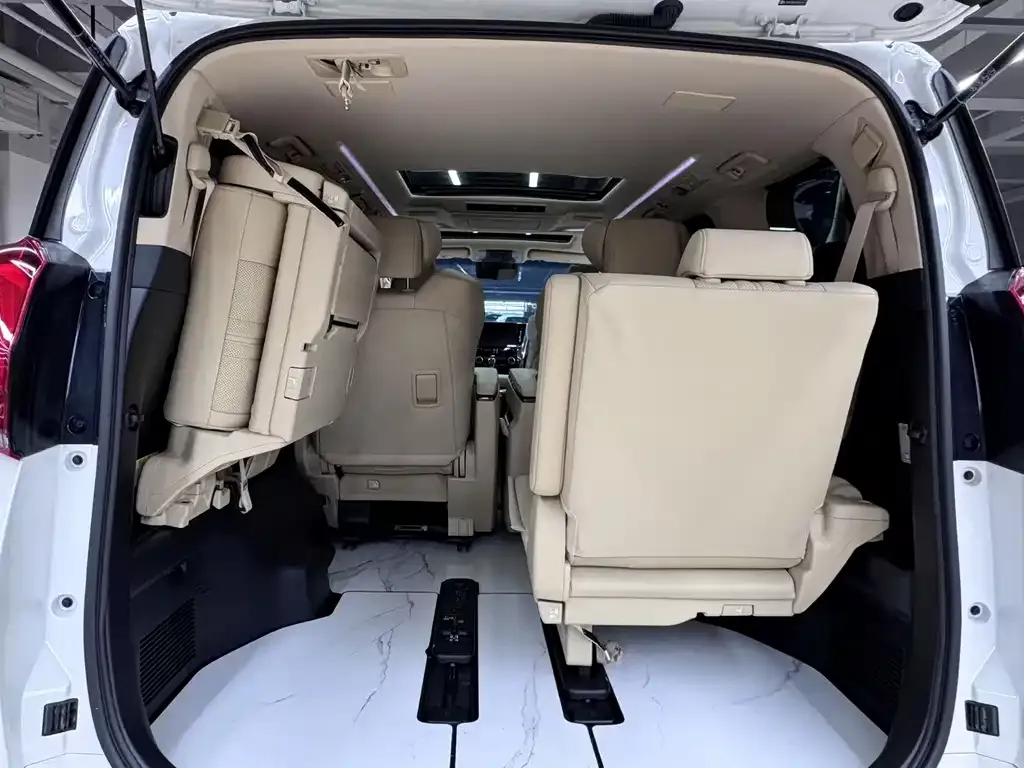 Toyota Alphard — фото 3