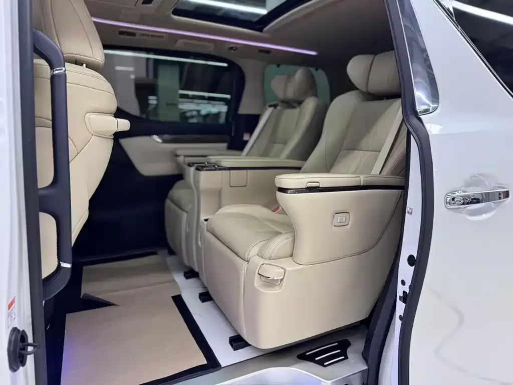Toyota Alphard — фото 4