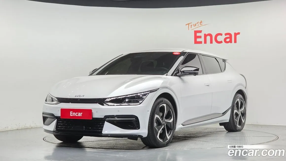 Kia EV6 — фото 1