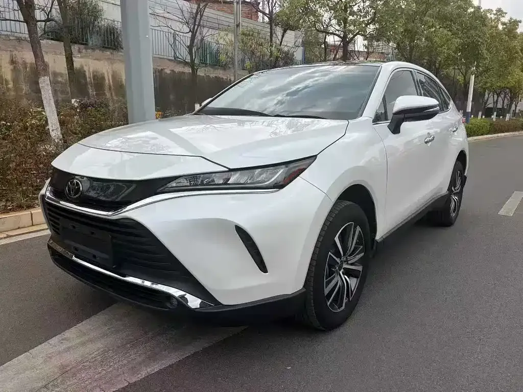 Toyota Harrier — фото 1