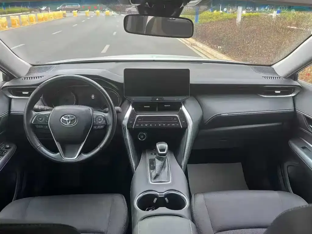 Toyota Harrier — фото 3