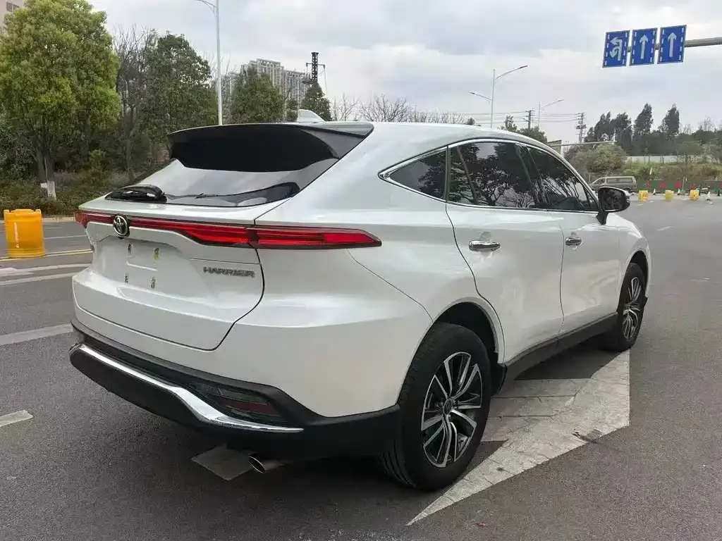Toyota Harrier — фото 6