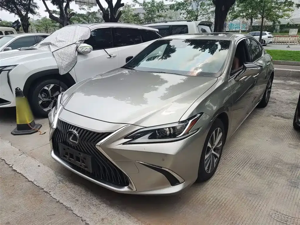 Lexus ES — фото 1