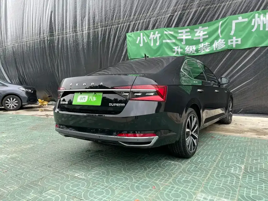 Skoda Superb — фото 8