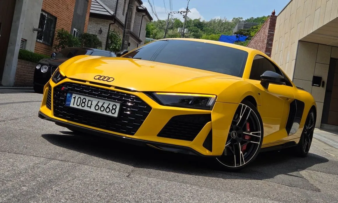 Audi R8 — фото 7