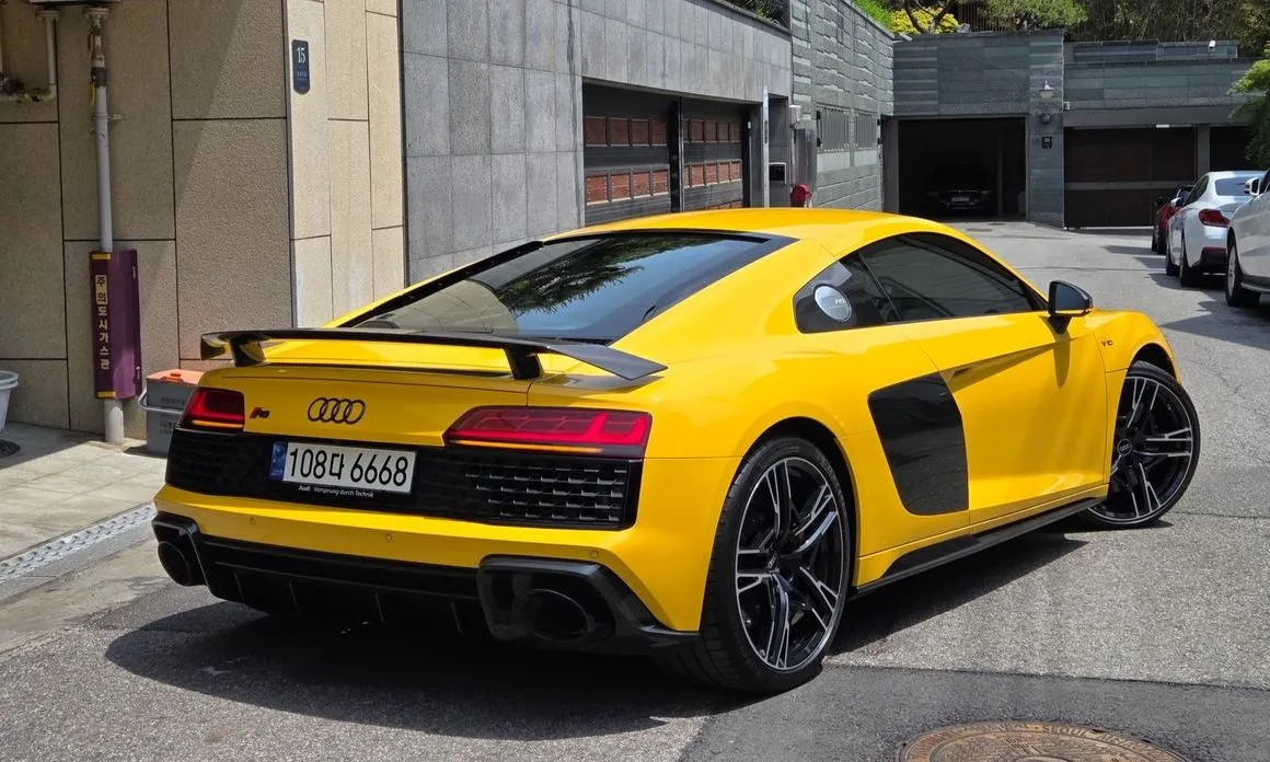 Audi R8 — фото 10
