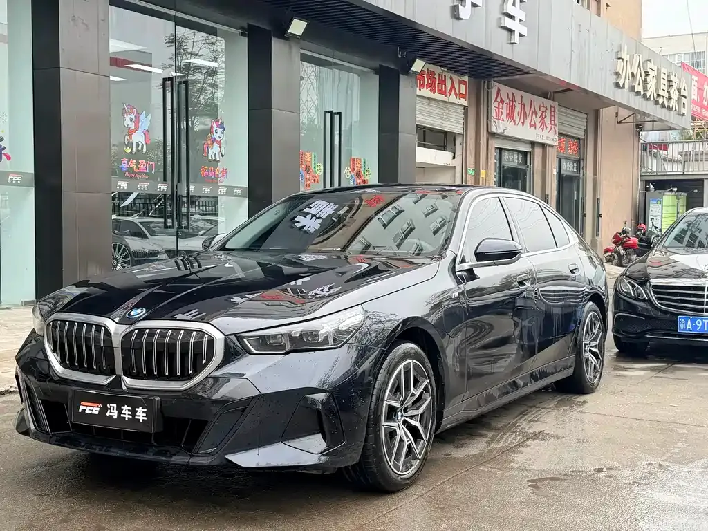 BMW i5 — фото 8