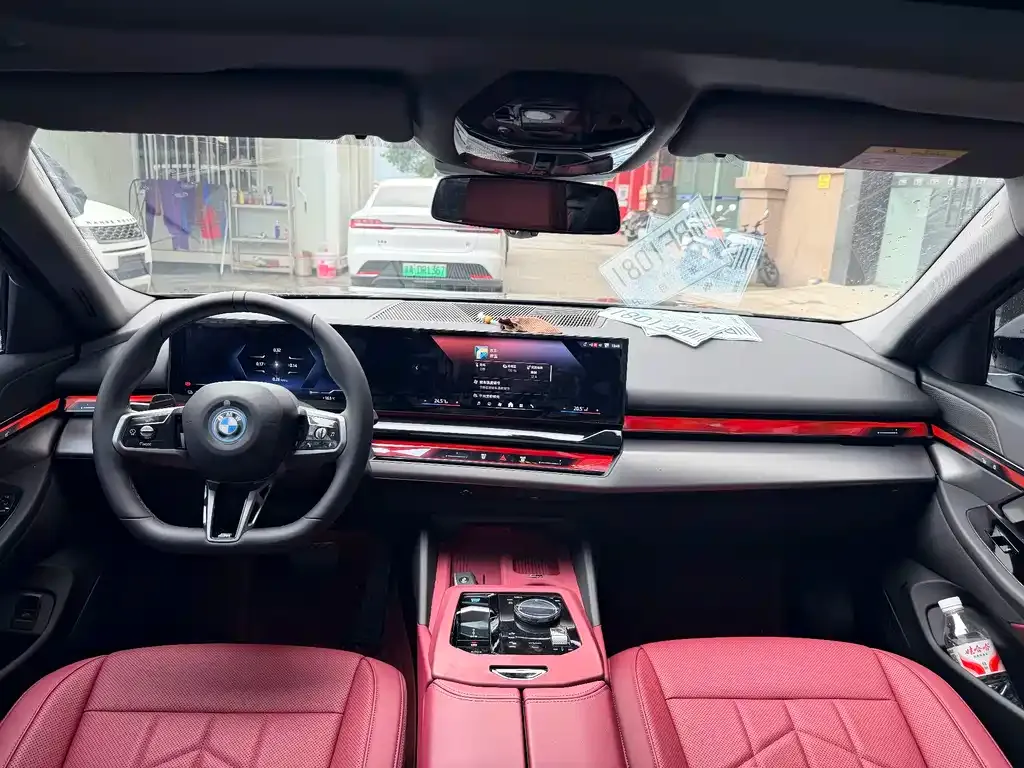 BMW i5 — фото 10