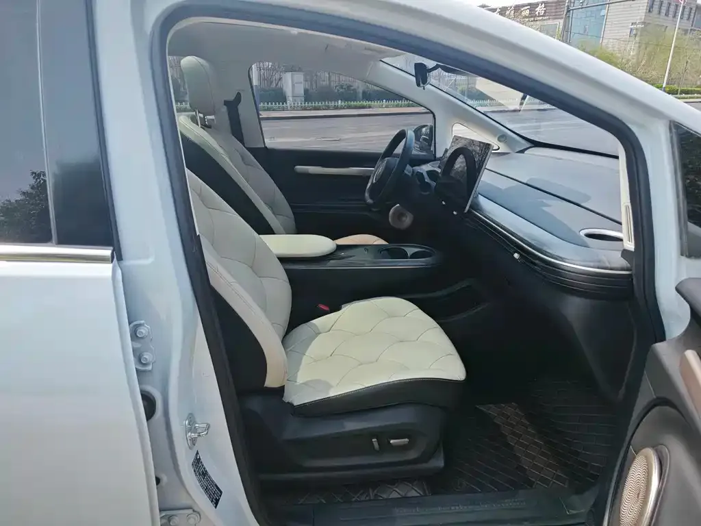 Baojun Yunduo — фото 2