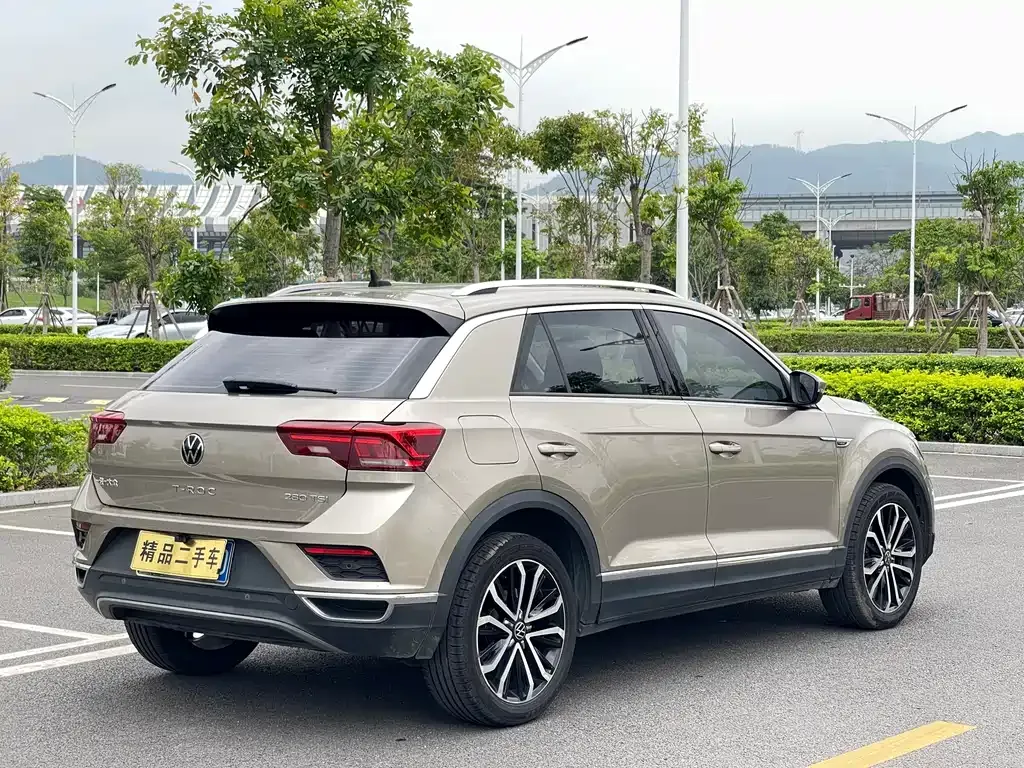 Volkswagen T-Roc — фото 6