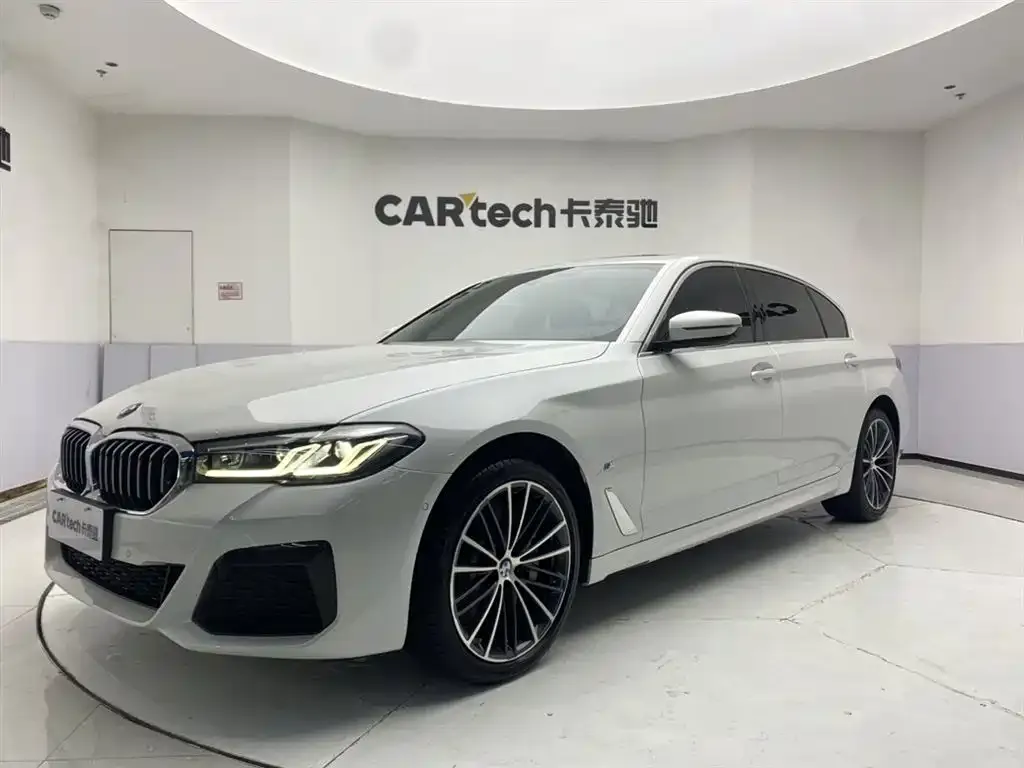 BMW 5 Series — фото 1