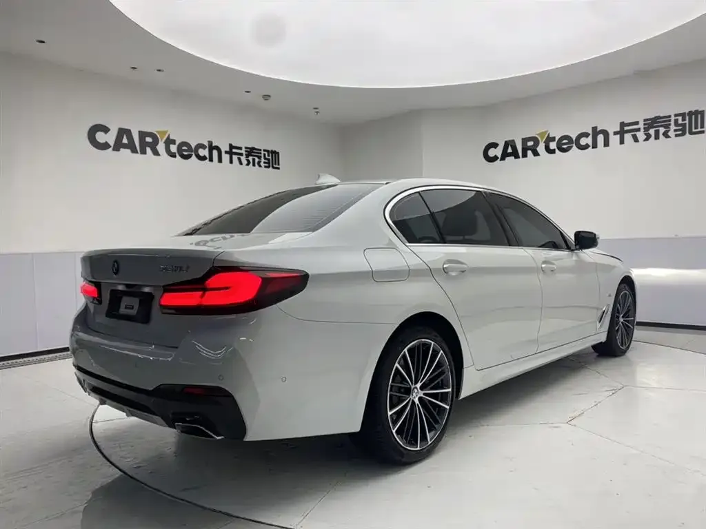 BMW 5 Series — фото 10