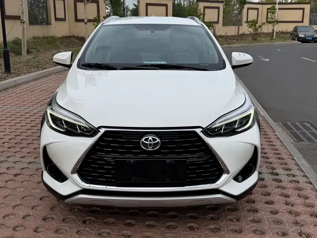 Toyota Yaris L — фото 6
