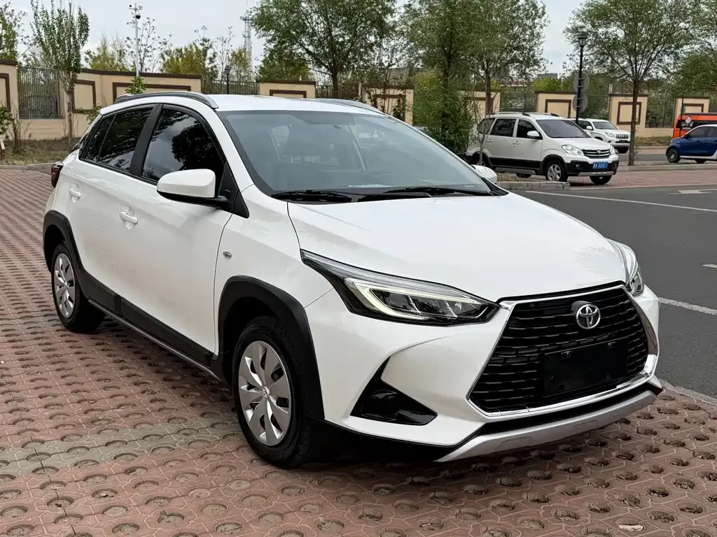 Toyota Yaris L — фото 10