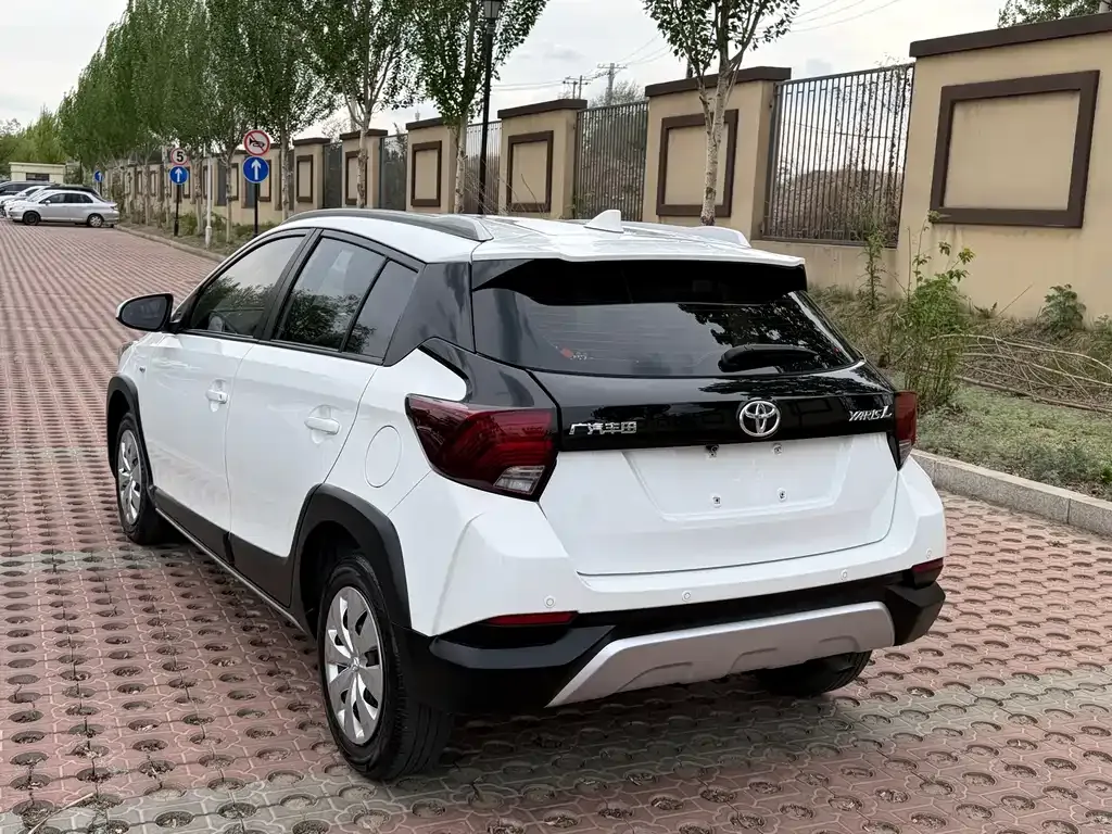 Toyota Yaris L — фото 9
