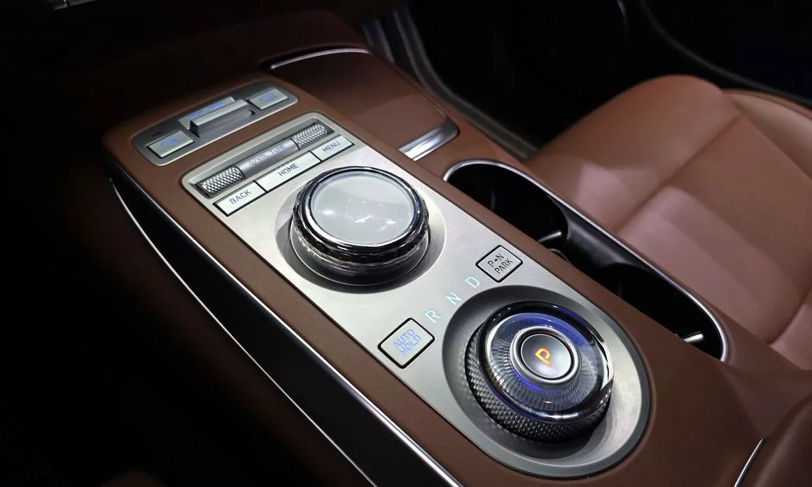 Genesis GV70 — фото 2