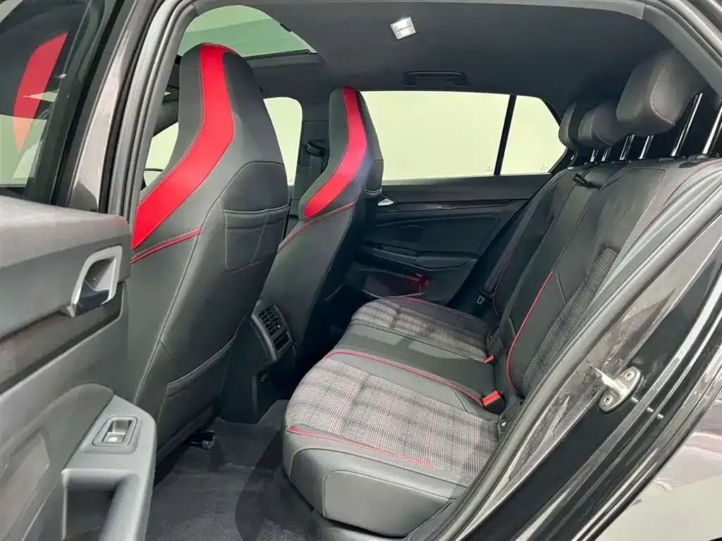 Volkswagen Golf GTI — фото 9