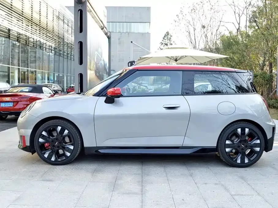 MINI JCW Electric — фото 2