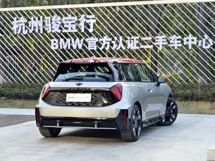 MINI JCW Electric — фото 6