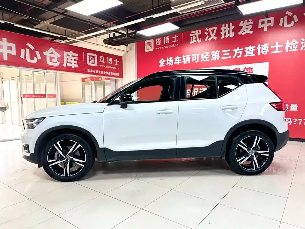 Volvo XC40 — фото 7