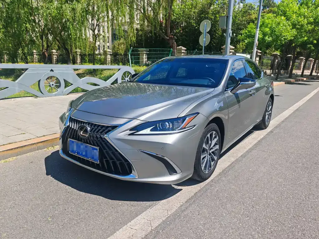 Lexus ES — фото 1