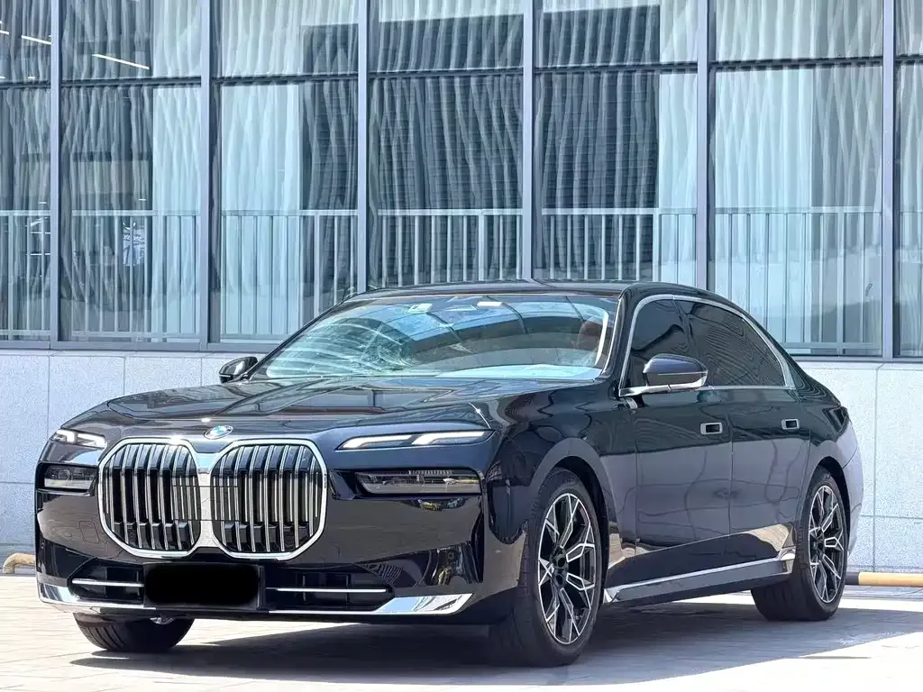 BMW 7 Series — фото 1