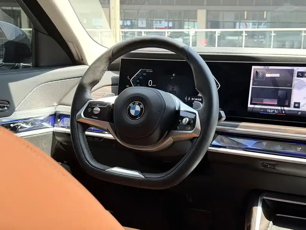 BMW 7 Series — фото 10