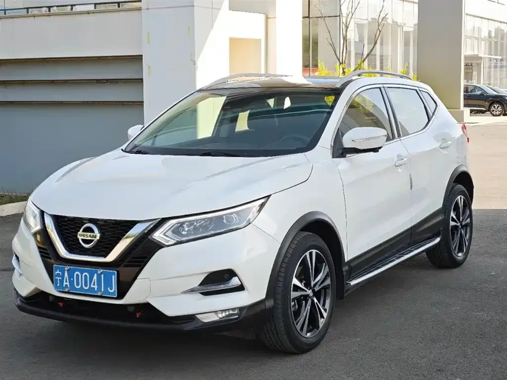 Nissan Qashqai — фото 1