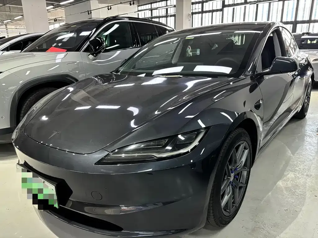 Tesla Model 3 — фото 1