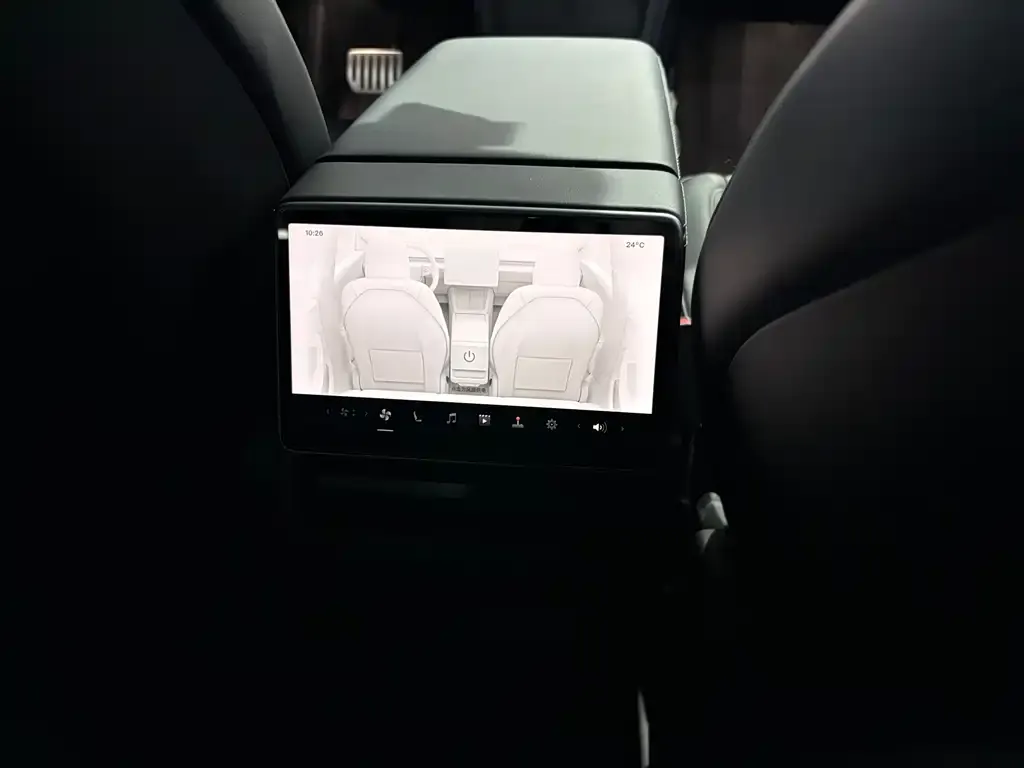 Tesla Model 3 — фото 2