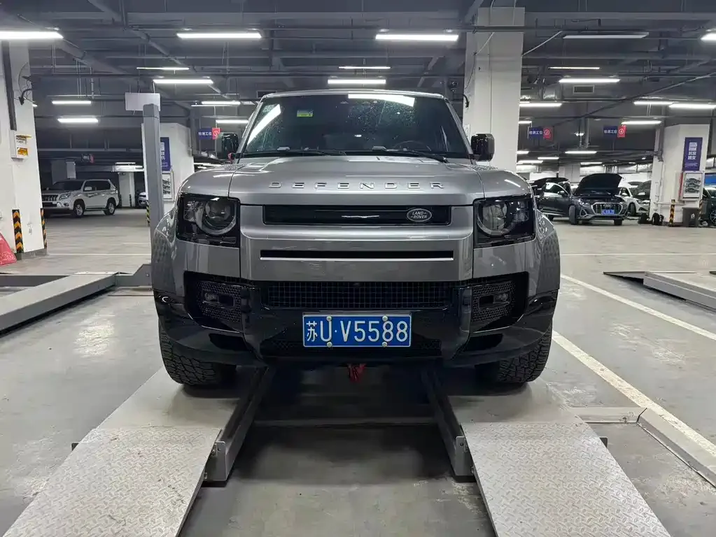 Land Rover Defender — фото 1