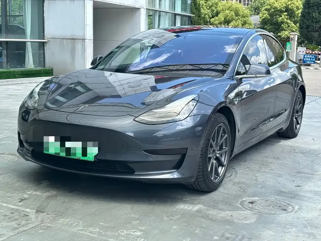 Tesla Model 3 — фото 1