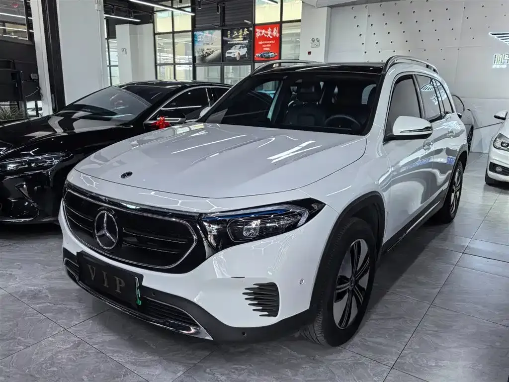 Mercedes-Benz EQB — фото 1
