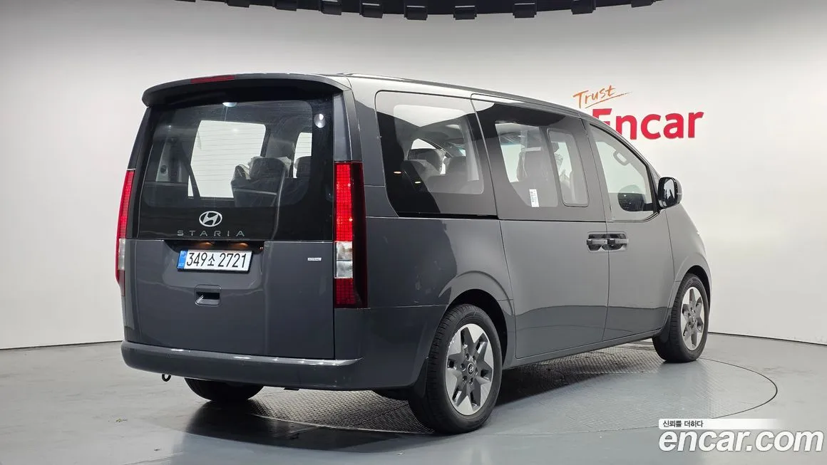 Hyundai Staria — фото 2