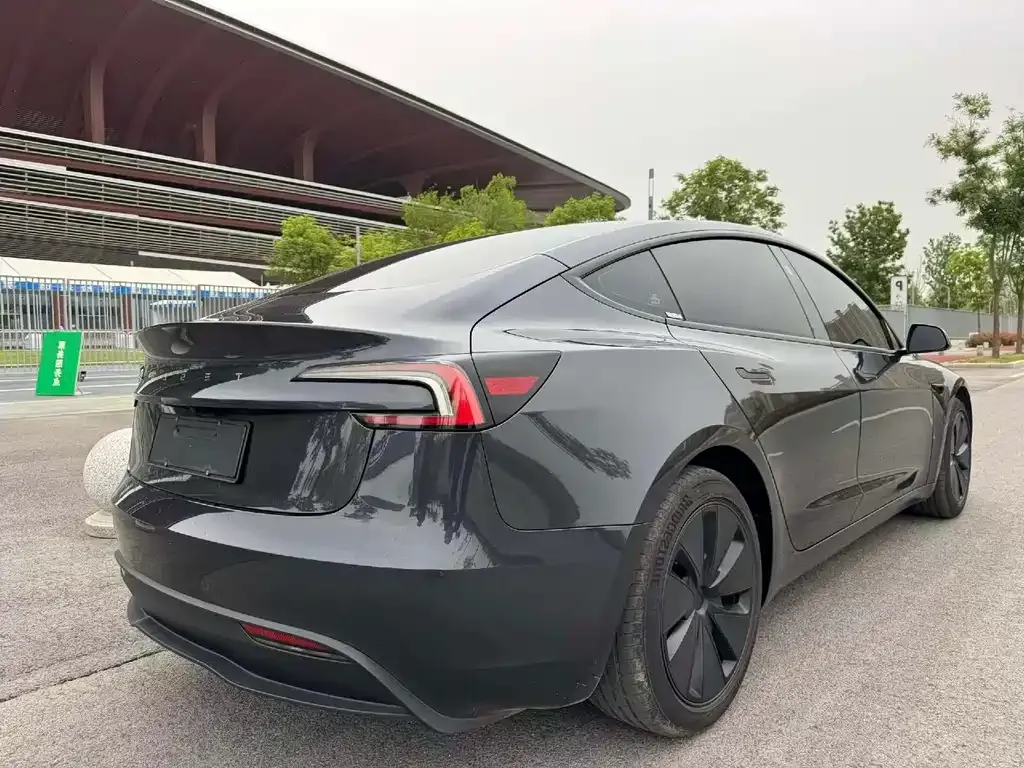 Tesla Model 3 — фото 4