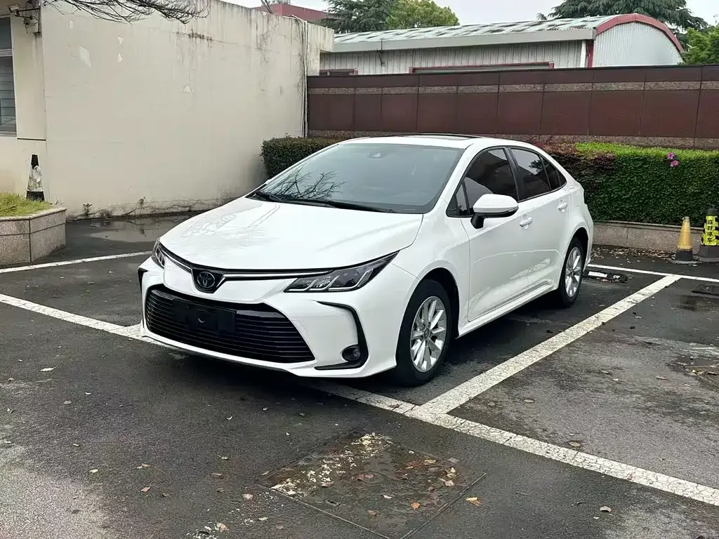 Toyota Corolla — фото 1