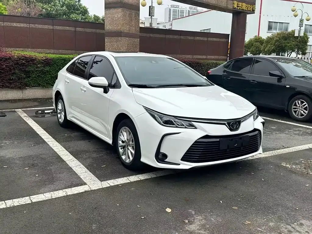 Toyota Corolla — фото 9