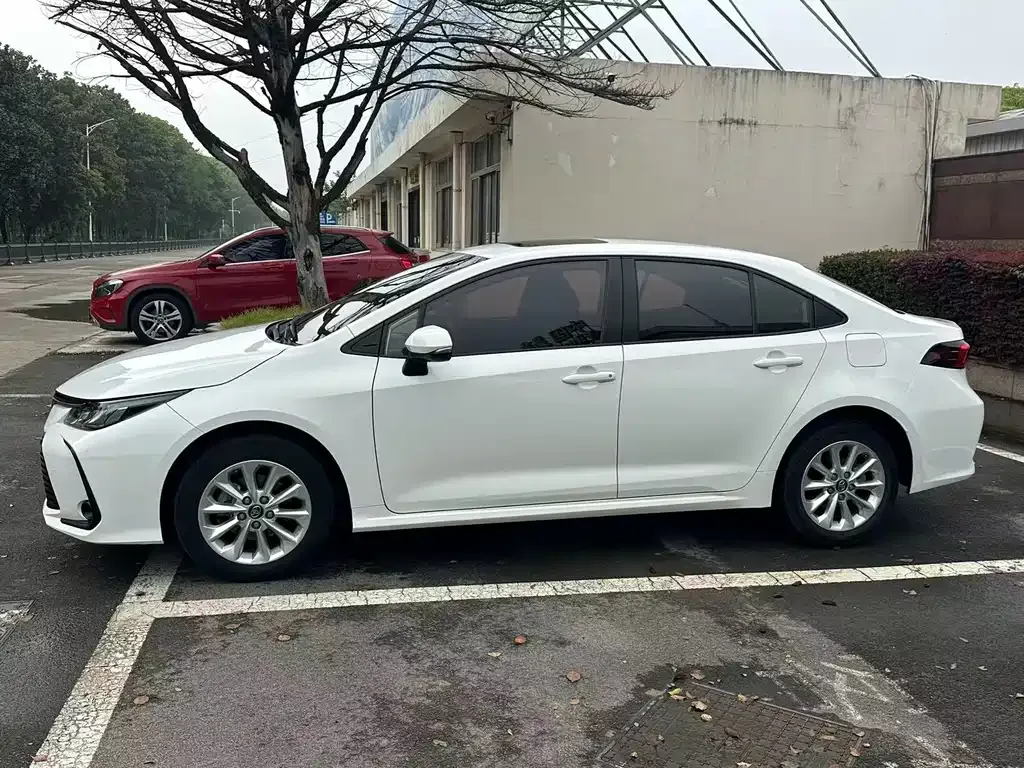 Toyota Corolla — фото 6