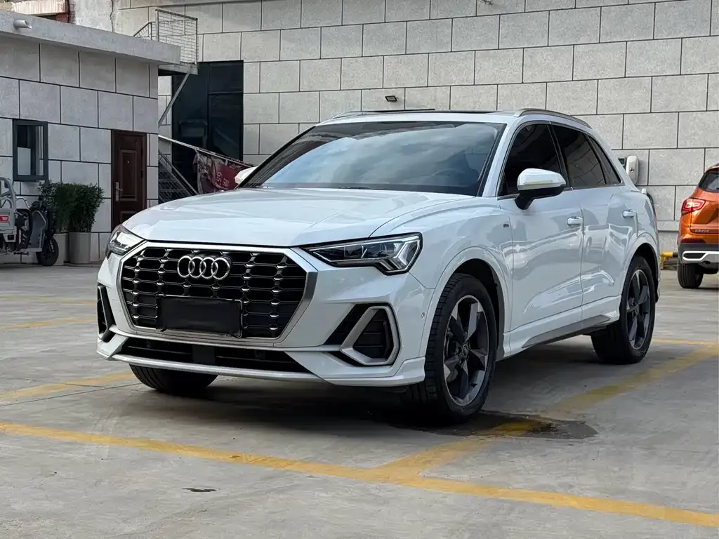 Audi Q3 — фото 1