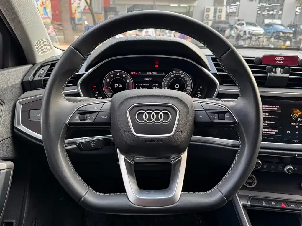 Audi Q3 — фото 9