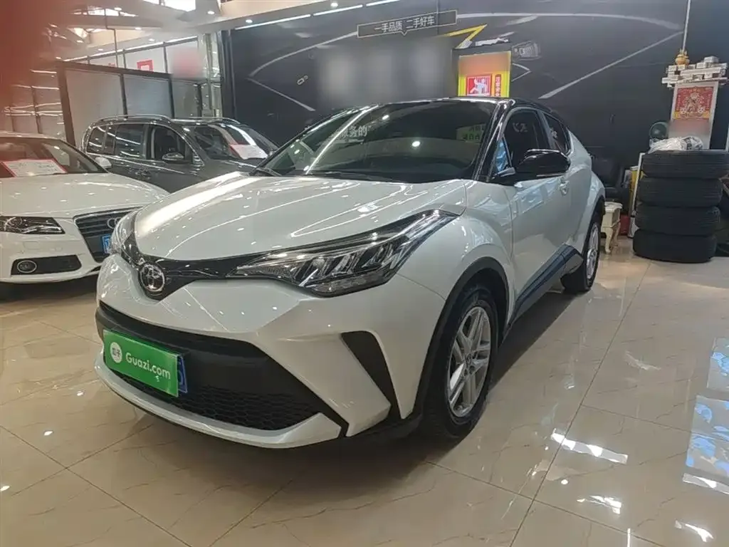 Toyota C-HR — фото 1