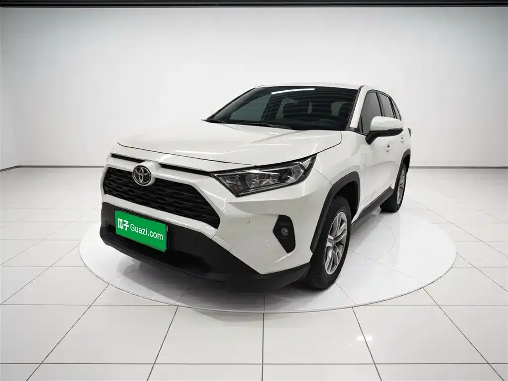 Toyota RAV4 — фото 9