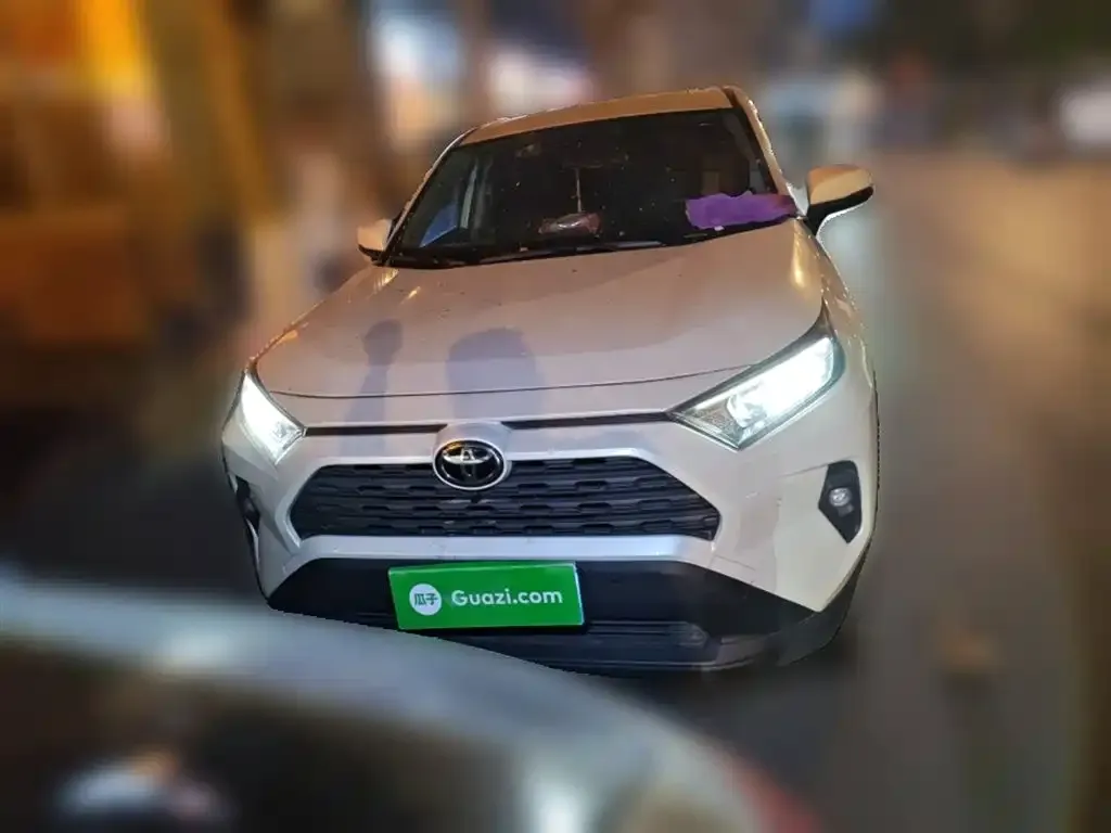Toyota RAV4 — фото 10