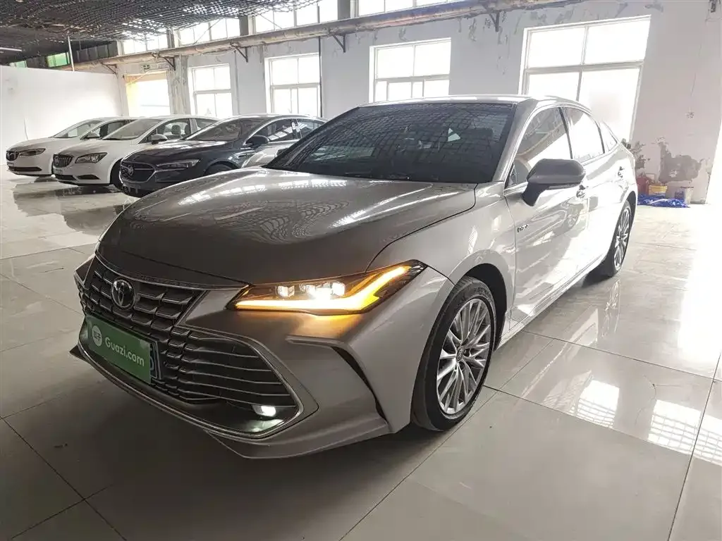 Toyota Avalon — фото 1