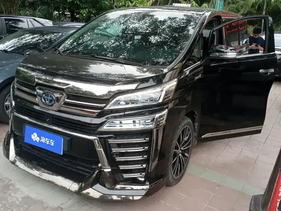 Toyota Vellfire — фото 1