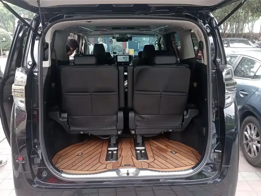 Toyota Vellfire — фото 9